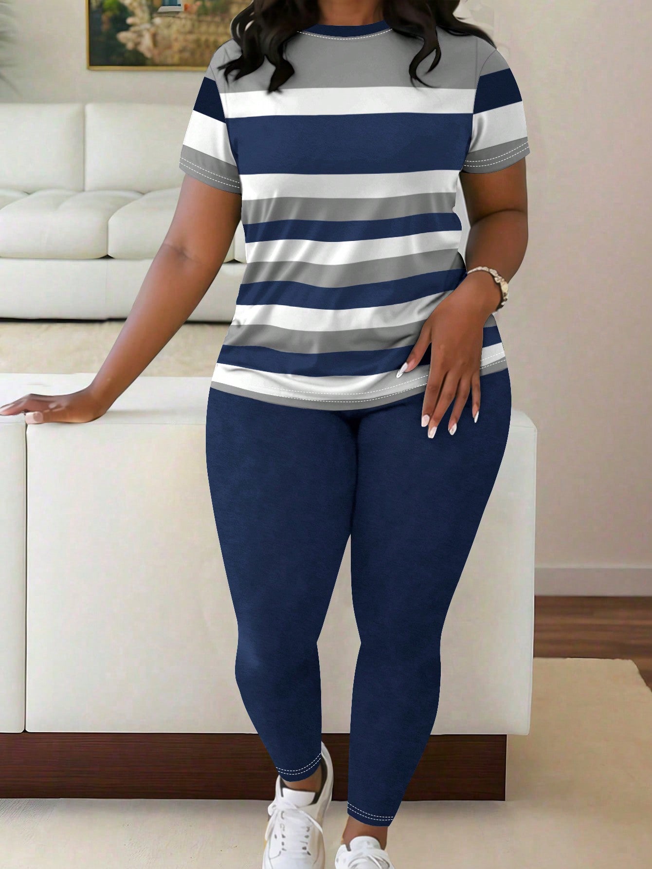 Conjunto feminino com camiseta listrada Kamala. Plus Size