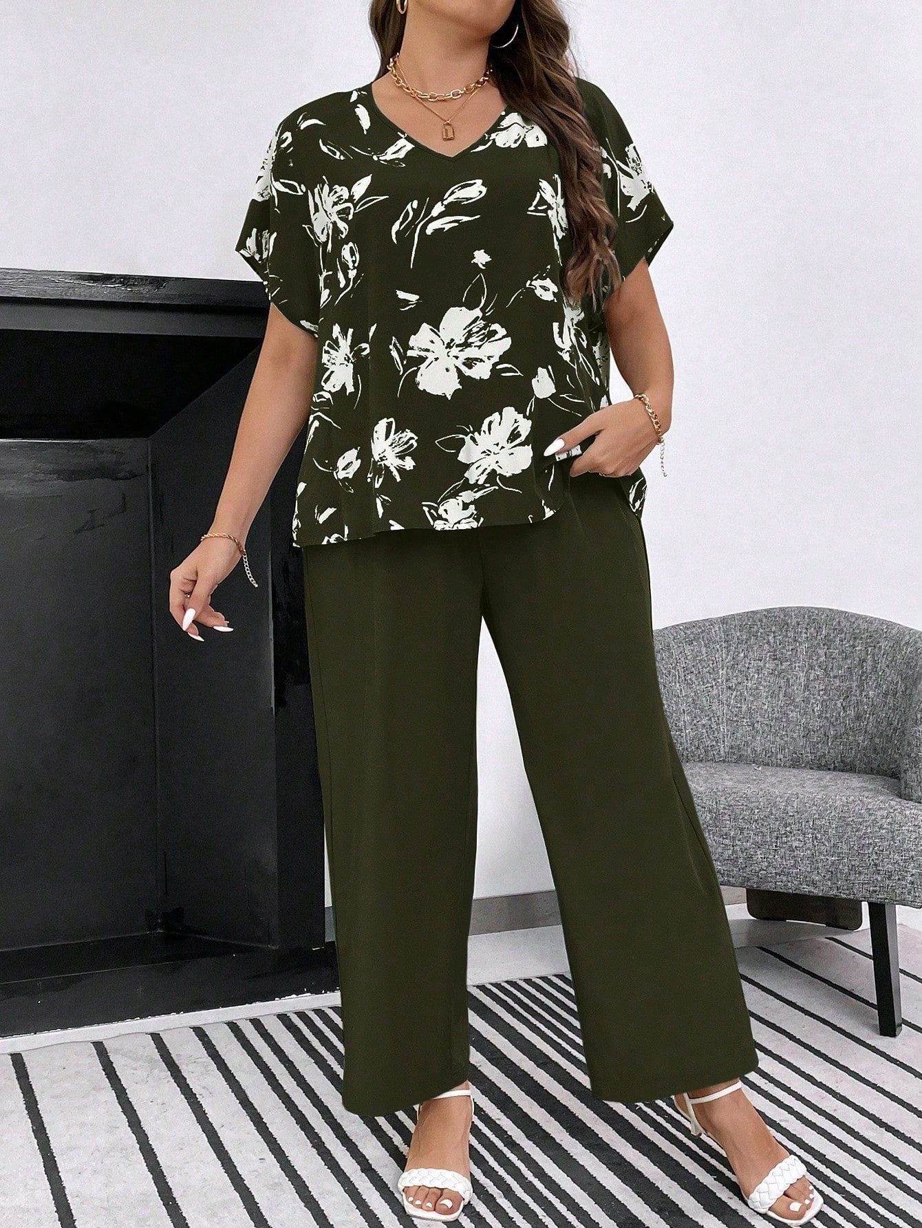Conjunto Feminino de Blusa e Calça Gina. Plus Size.