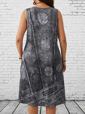 Vestido Feminino com detalhe no pescoço V Bruna (sem o acessório). Plus Size