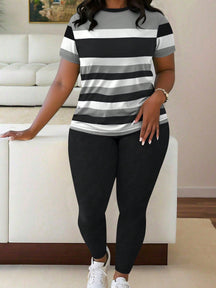 Conjunto feminino com camiseta listrada Kamala. Plus Size