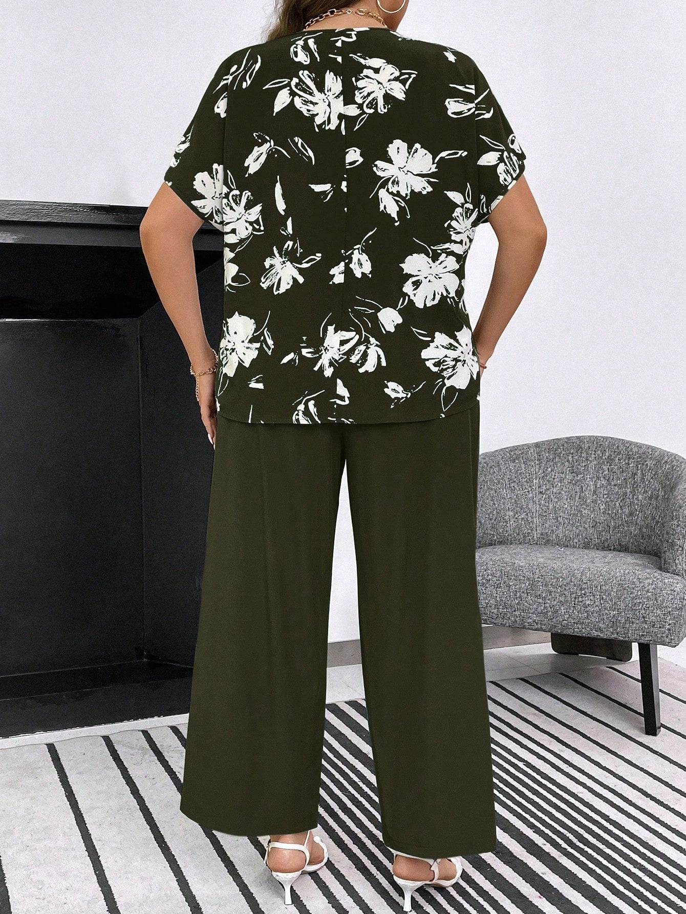 Conjunto Feminino de Blusa e Calça Gina. Plus Size.