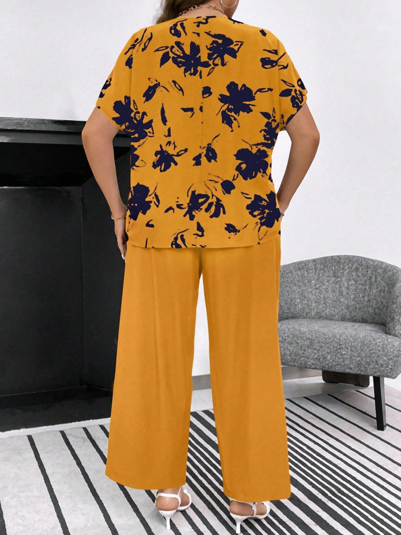 Conjunto Feminino de Blusa e Calça Gina. Plus Size.